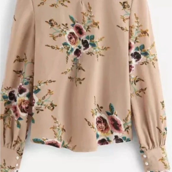 Macy’s Floral Chiffon Pleated Blouse - Picture 7 of 8